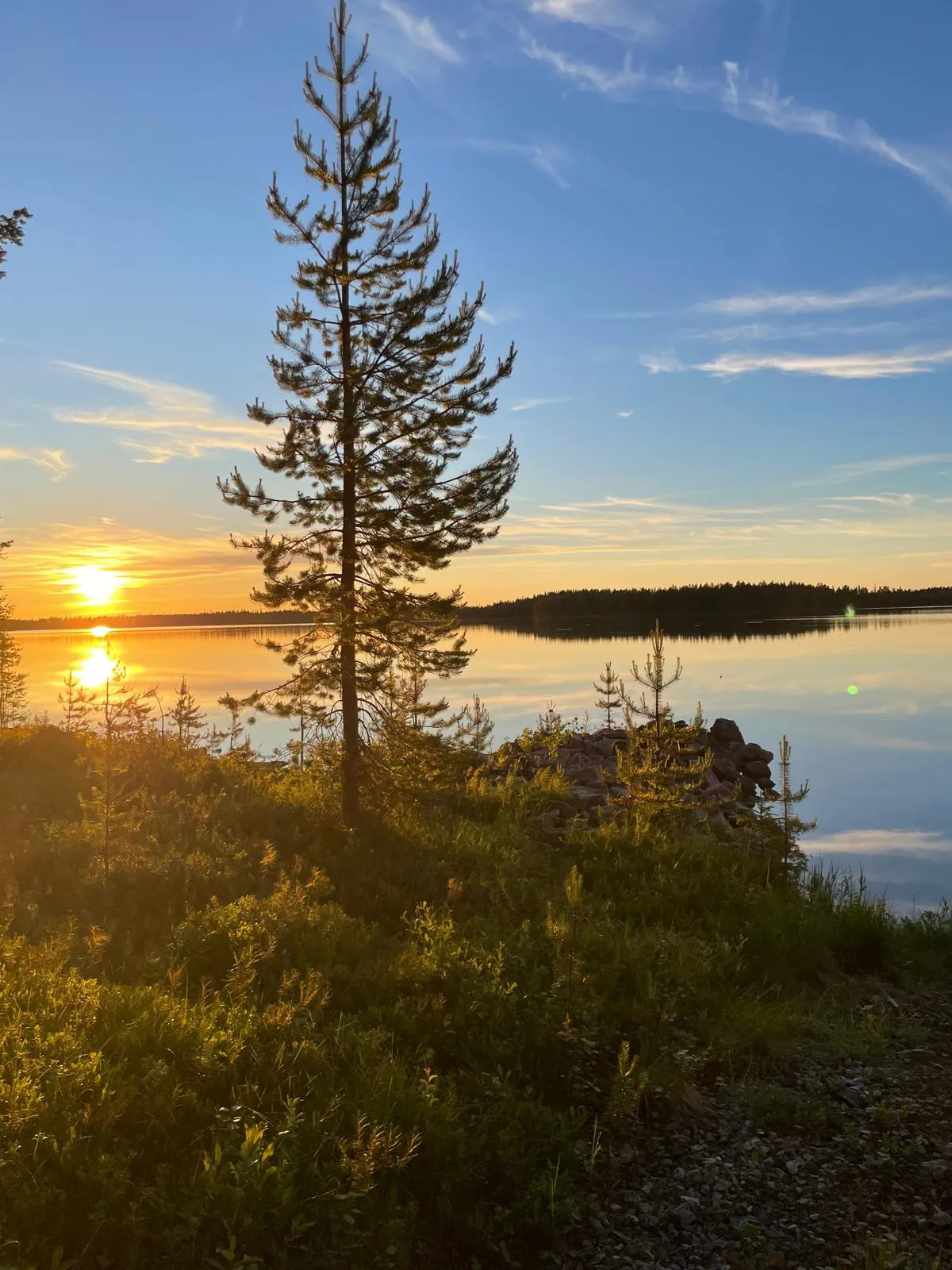Erämökki Posion järven rannalla