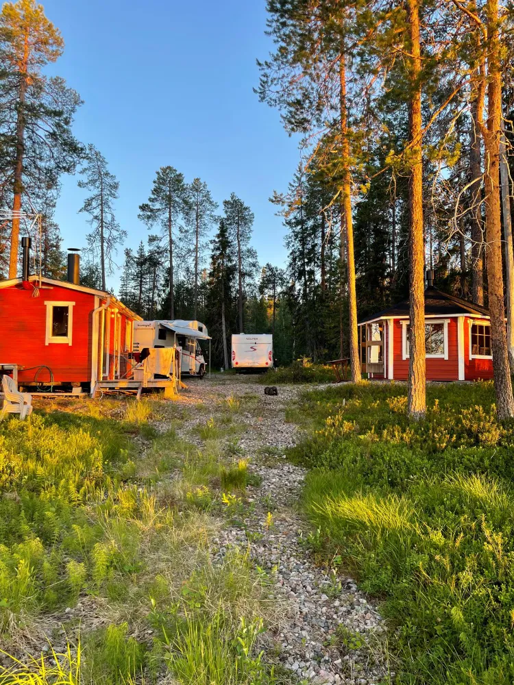 Auringonlasku Posion järvellä
