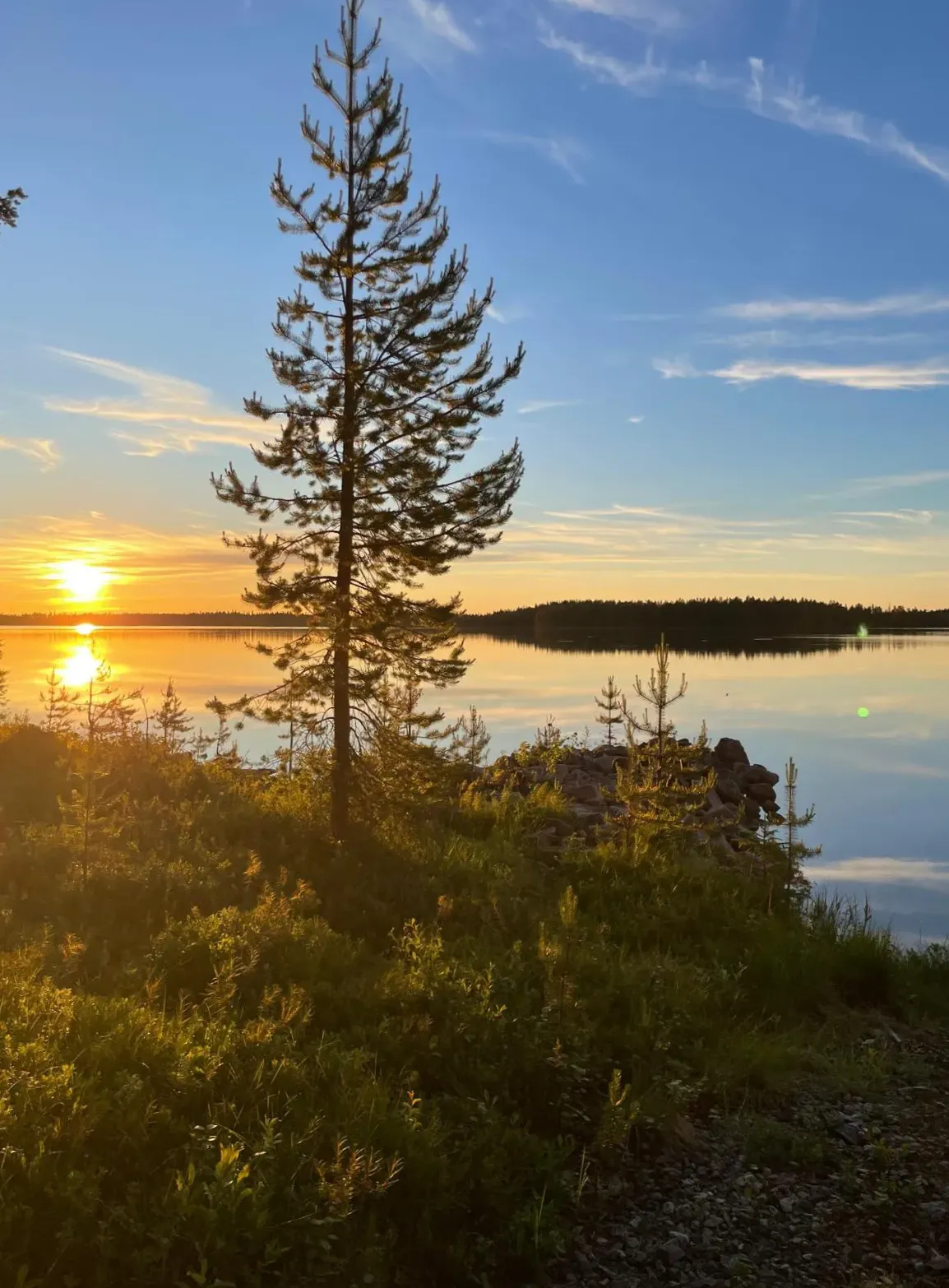 Auringonlasku Posion järvellä