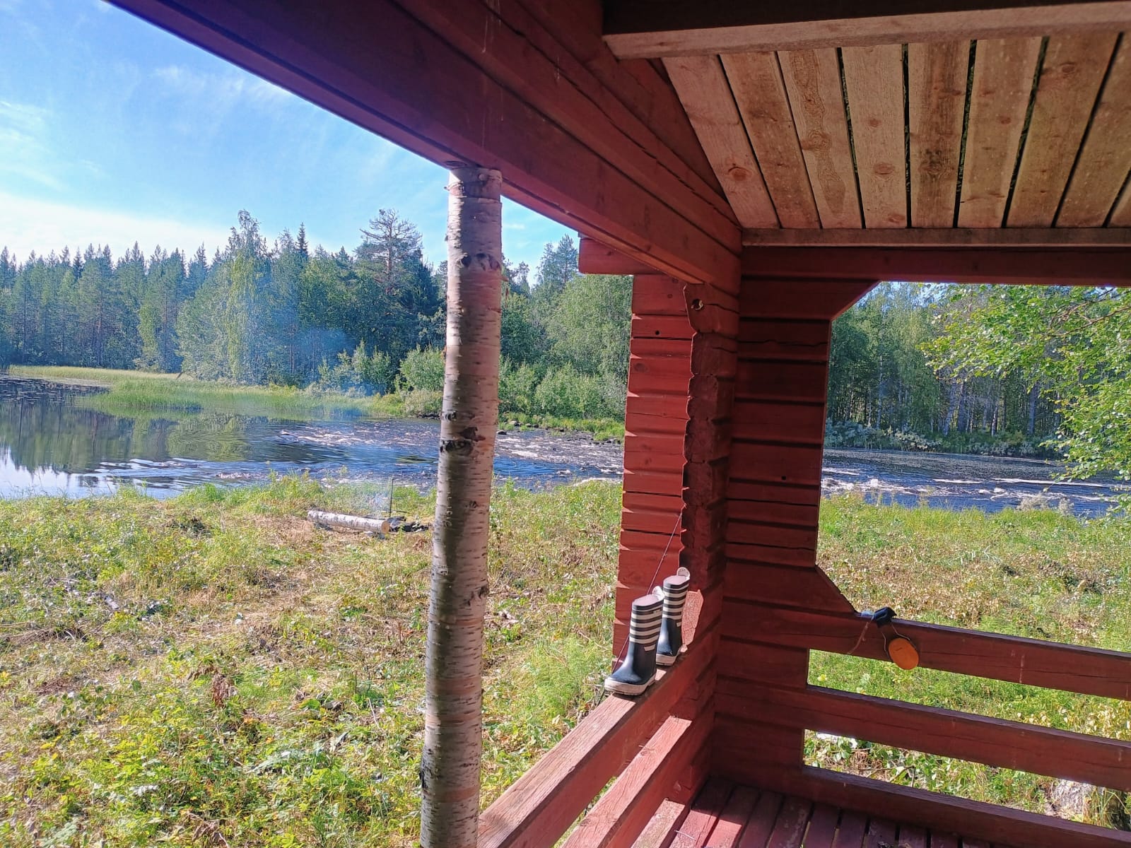 Katetulta terassilta näkymä koskeen