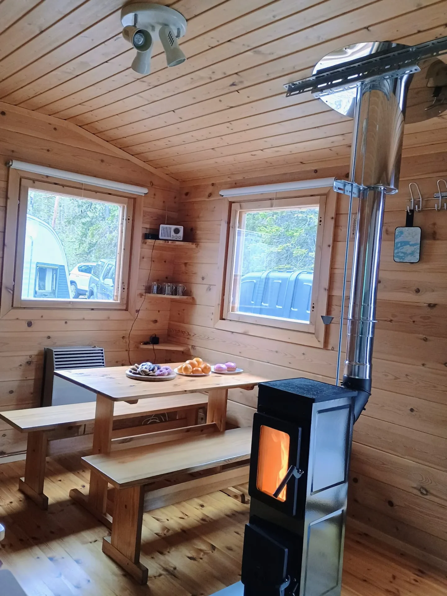 Mökin keittiö ja puulämmitys